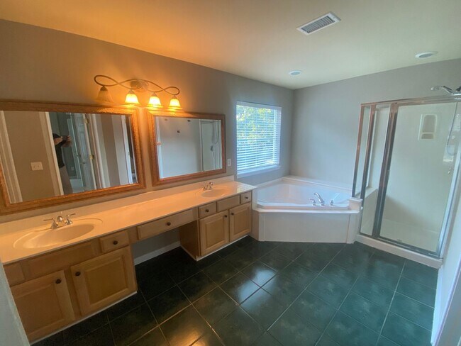 Building Photo - Immaculate Northstone Home Located on the 12th Hole