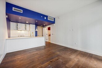 Building Photo - 70 Rainey St