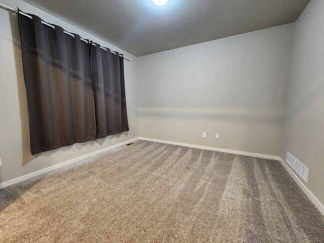 Building Photo - Stunning 3 Bed 3 Bath Home Near !!