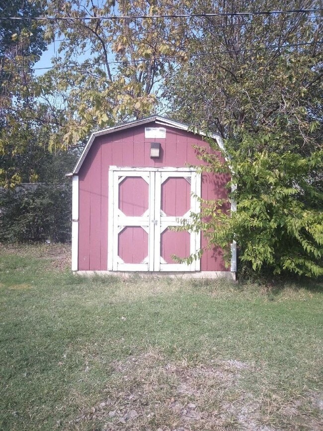 Foto del edificio - Cozy 2-Bedroom Home with Large Yard & Stor...