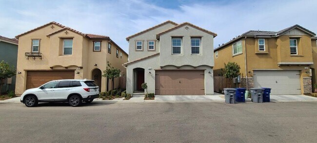 Foto del edificio - Beautiful 3 bed / 2.5 bath near Clovis East