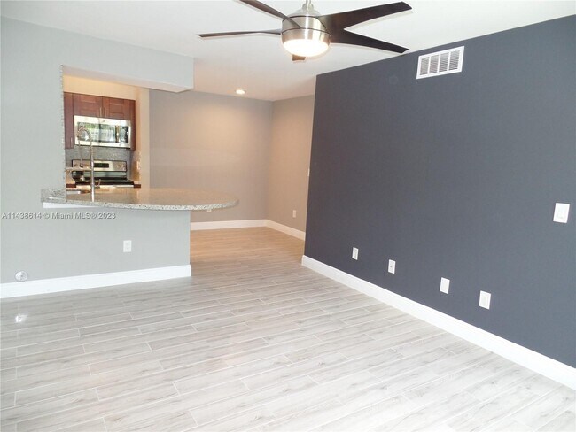 Building Photo - 1263 SW 46th Ave