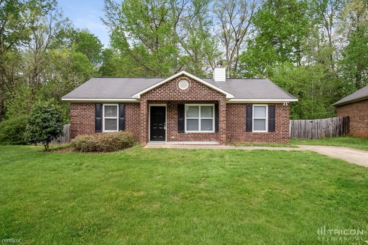 1113 Capps Hollow Dr, Charlotte, NC 28216 House Rental in Charlotte