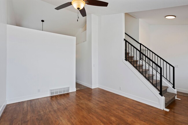 Building Photo - Spacious 4 Bedroom 3 Bathroom Layton Home