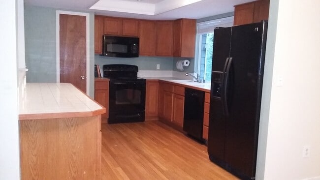 Building Photo - Spacious 4 bed 3 bath + bonus rooms in CK ...