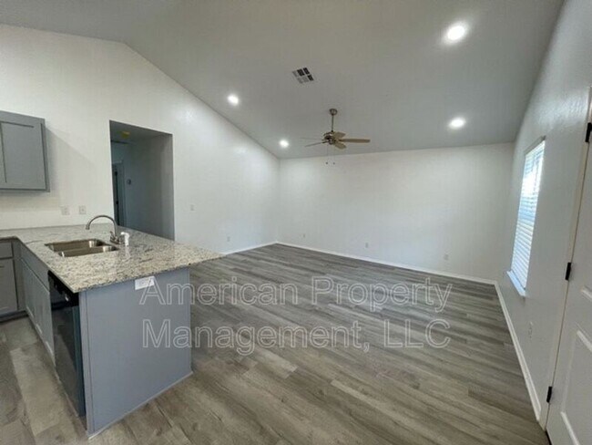 Foto del edificio - 107 W Anderson Ave