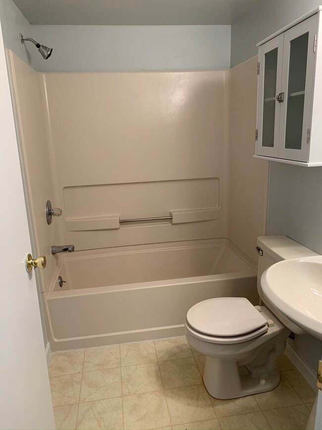 Bathroom - 576 Stone Creek Dr