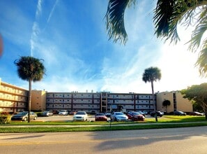 Building Photo - 225 Bonnie Blvd
