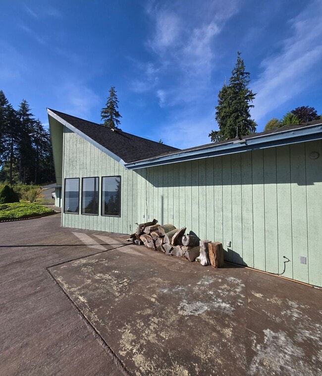 Building Photo - 111 Finch Ln