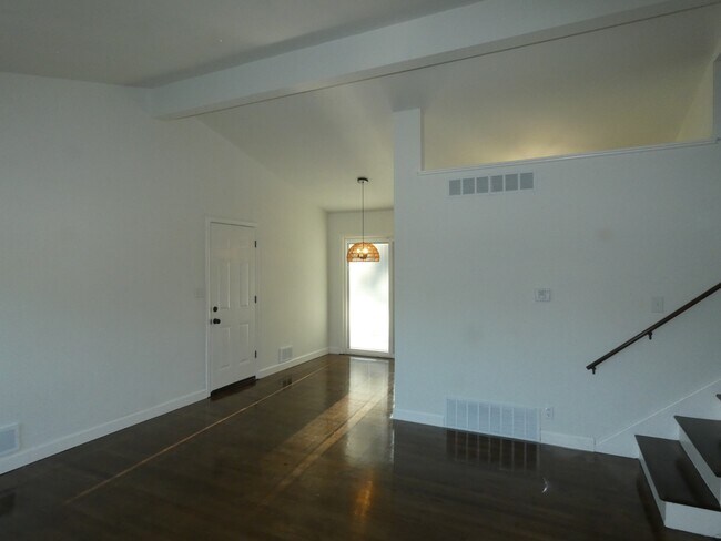 Foto del edificio - 6405 N Indiana Ave