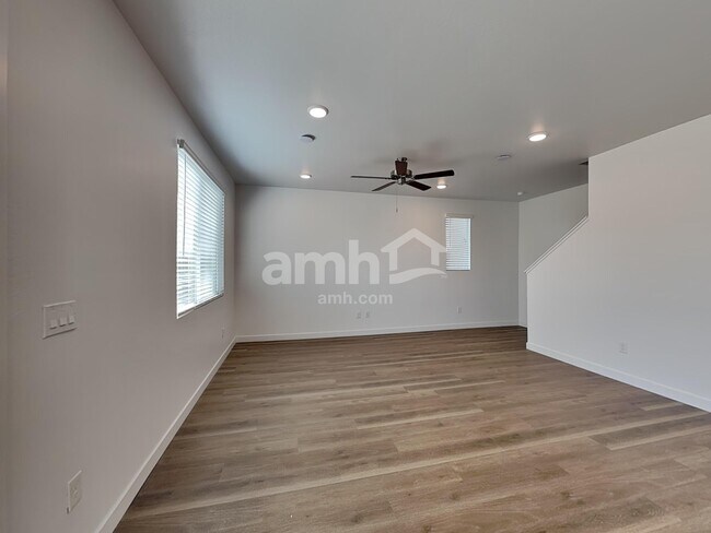 Foto del edificio - 12627 W Flynn Ln