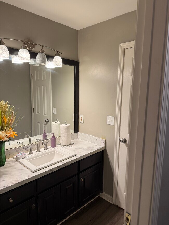 Shared bathroom in - 110 Vinnys Way