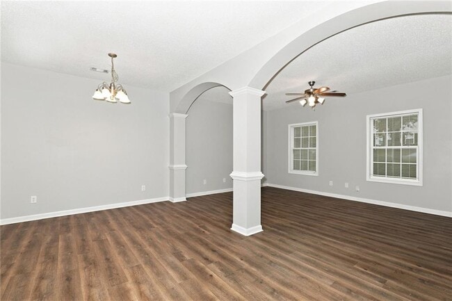 Building Photo - 8648 Thomas Ln