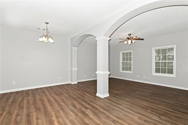 Foto del edificio - 8648 Thomas Ln
