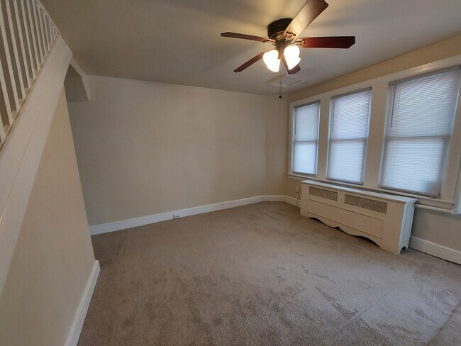 Sala de estar - 1107 N Ohio Ave
