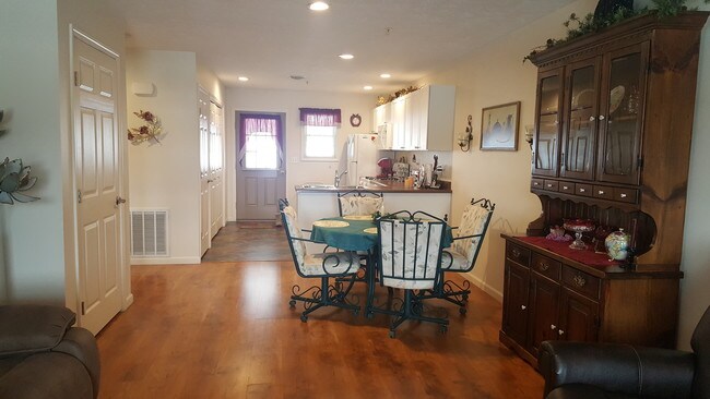 Open floor plan - 142 Donats Brow