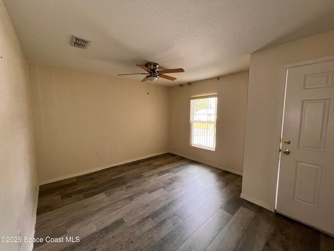 Building Photo - 1467 Depew St SE