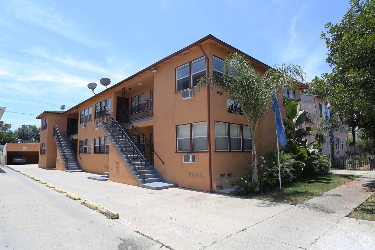 Foto principal - 9128 National Blvd