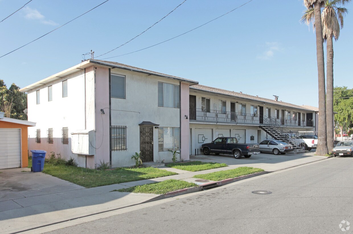 Foto principal - 6720 Vinevale Ave