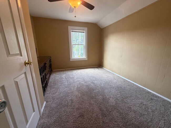 Building Photo - 1726 Starkweather Ave