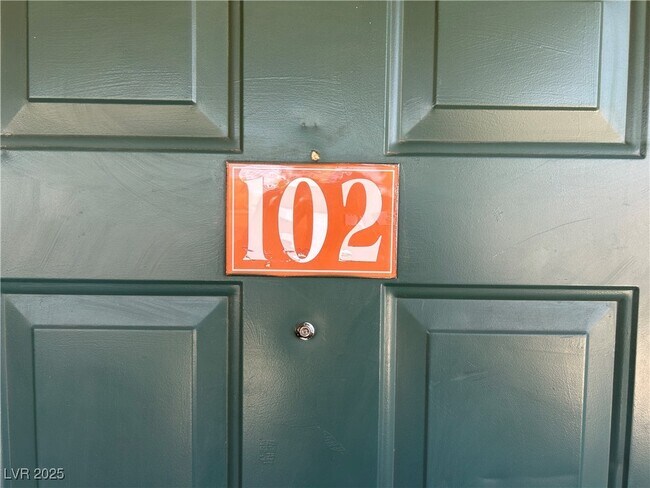 Foto del edificio - 6553 McRae Ave