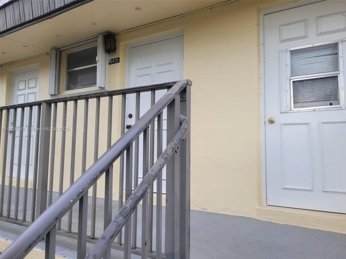 Foto principal - 8475 SW 137th Ave