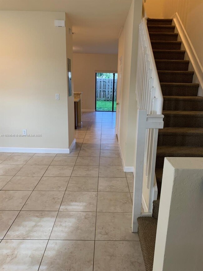 Foto del edificio - 585 SE 32nd Terrace