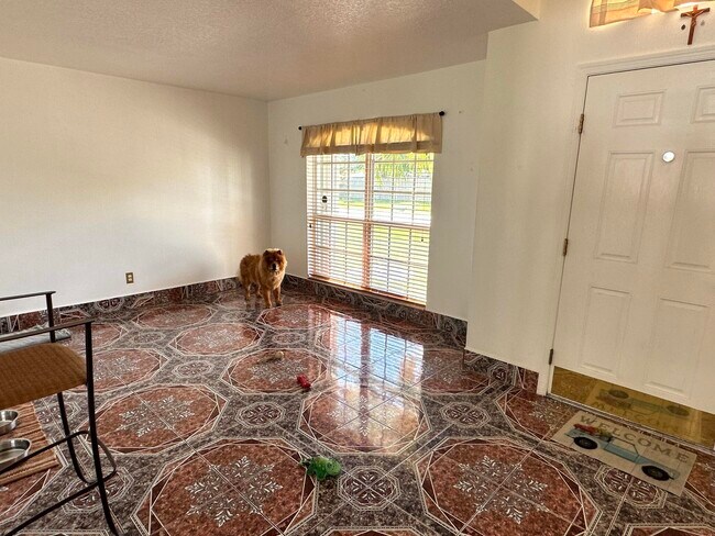 Foto del edificio - 1361 SW Gastador Ave