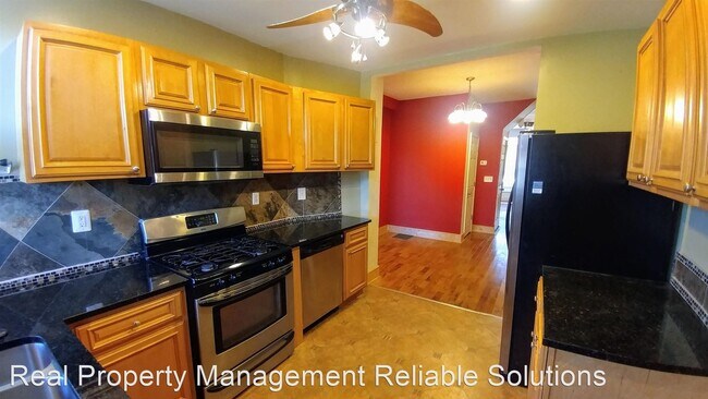 Building Photo - 3 br, 1.5 bath House - 1714 Holbrook Street