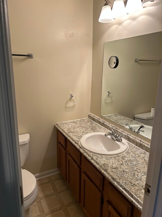 Building Photo - 420 Village Ln