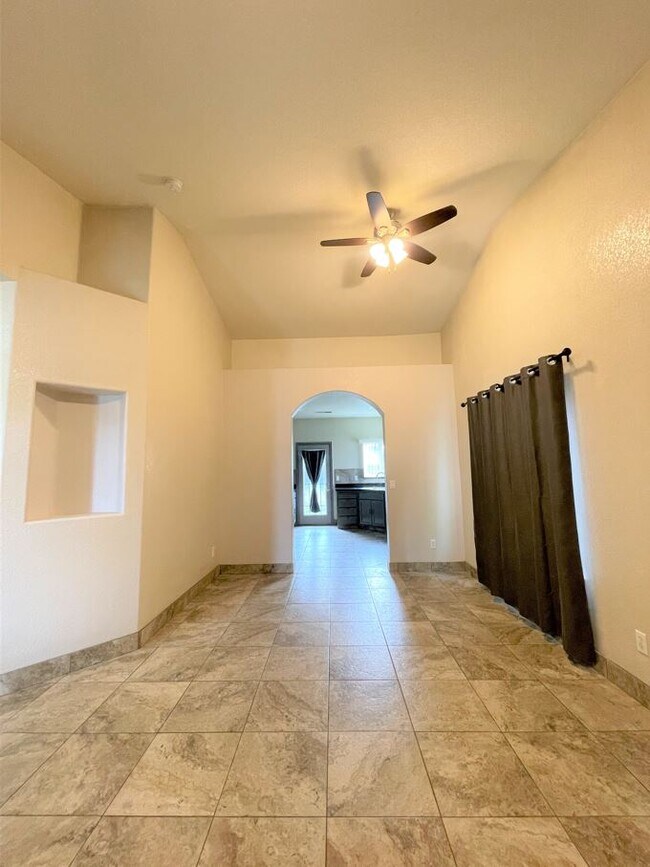 Building Photo - 2843 Colton Ct