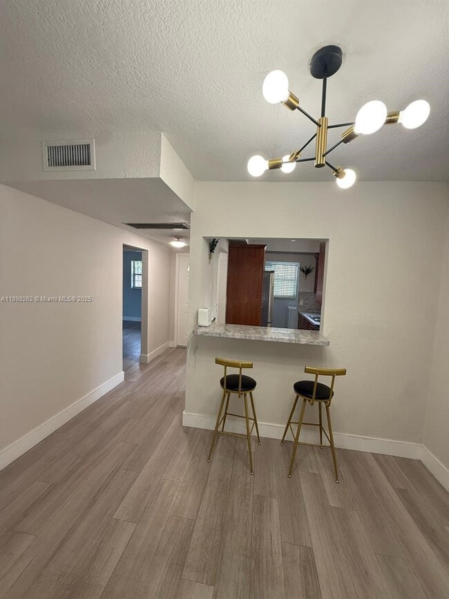 Foto del edificio - 2350 W 53rd Terrace