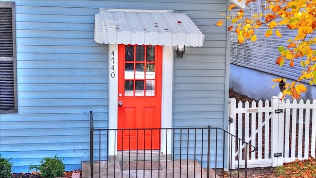 Foto del edificio - beautifully renovated 1922 bungalow in the...