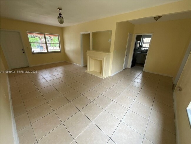 Foto del edificio - 648 NE 139th St