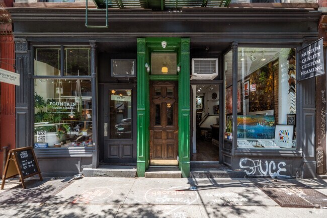 Entrada - 105 Thompson St