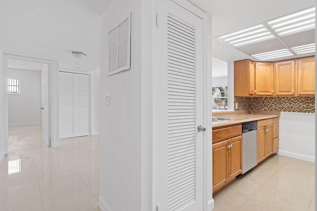 Building Photo - 1060 Crystal Lake Dr Unit 202
