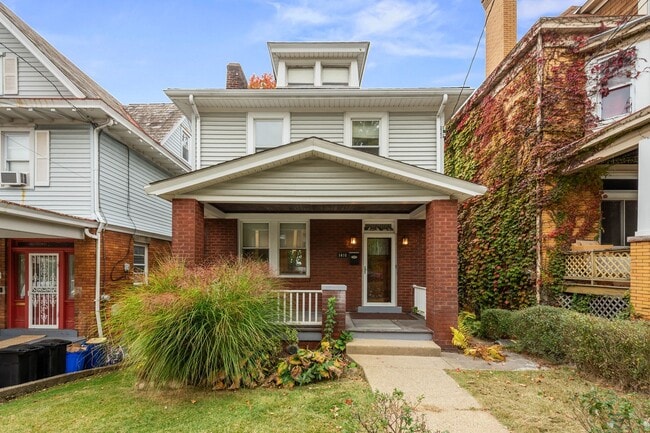 Foto del edificio - MOVE IN TODAY! Don't miss this FULLY RENOV...