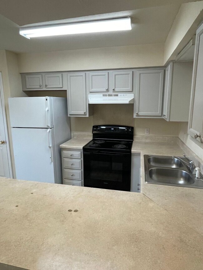 Foto del edificio - Great Complex in Kenner, 2BD/1.5BA with Off Street Parking