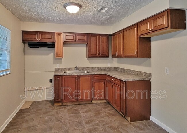 Building Photo - 2414 Coleman Ct