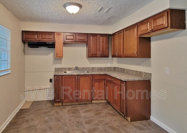 Foto del edificio - 2414 Coleman Ct
