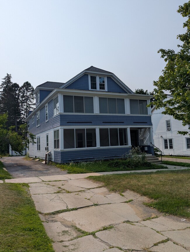 Building Photo - 121 Mansfield Ave