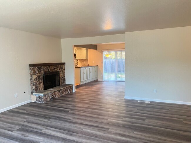 Foto del edificio - Live Oak Spacious and Upgraded 4 Bedroom 2...