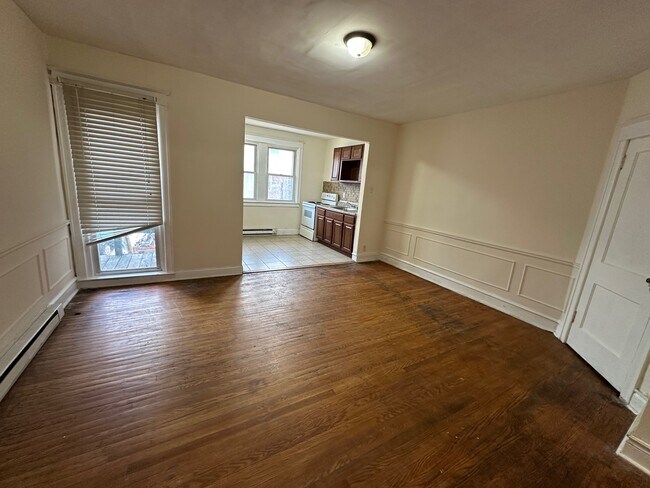 Building Photo - 6032 Cedarhurst St