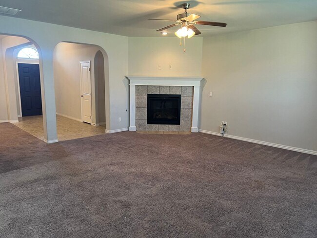 Foto del edificio - 4  bed 2 bath 2 car in Mustang Schools