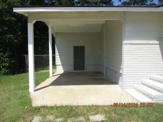 Foto del edificio - 525 Sportsman Club Rd