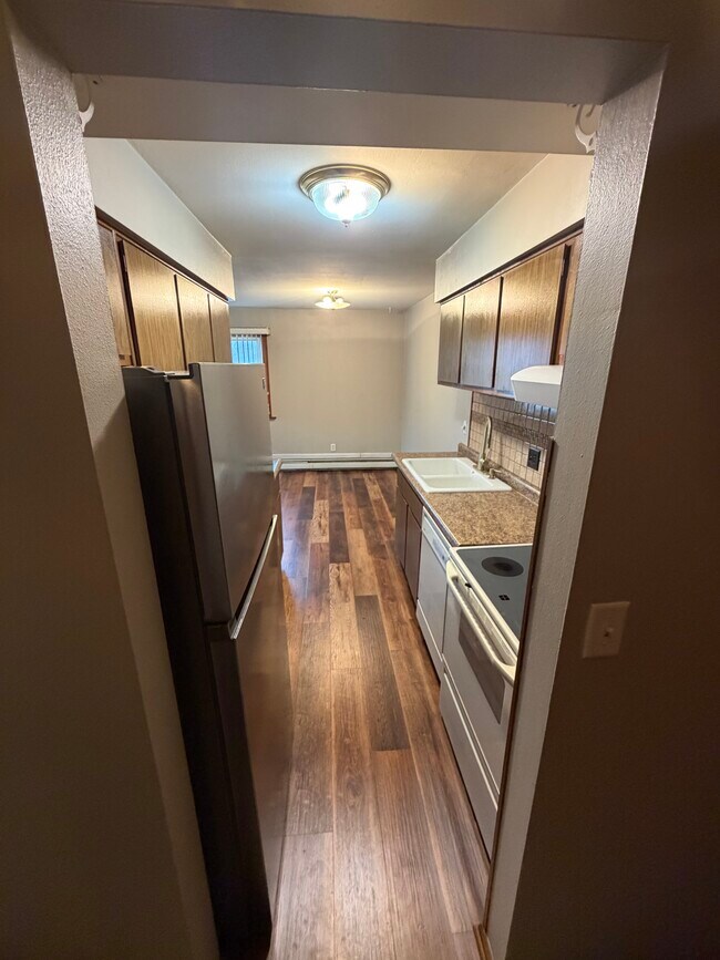 Foto del edificio - 5901 W Brown Deer Rd