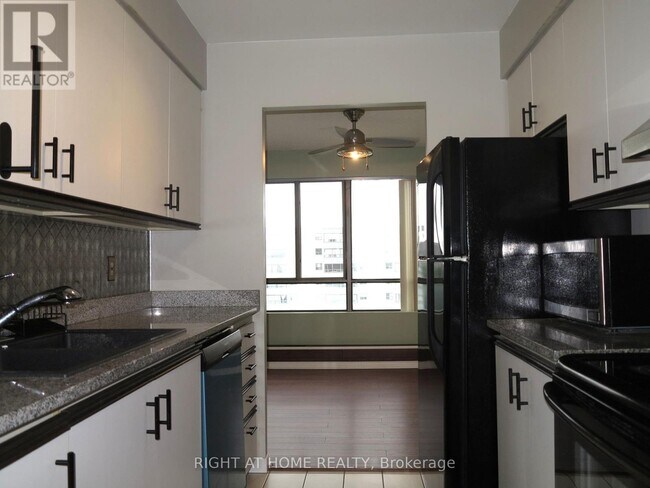 Building Photo - 570 Proudfoot Ln