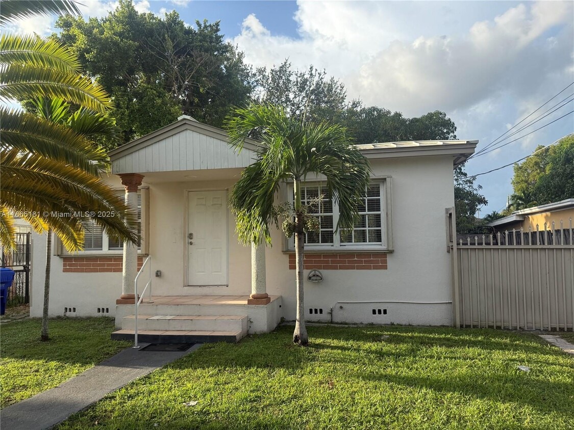 Foto principal - 6761 SW 2nd St