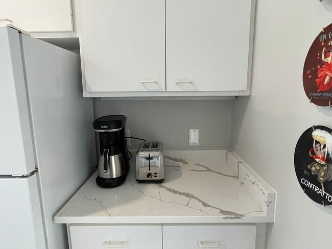 Building Photo - 433 Wisconsin Ave