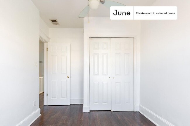 Building Photo - Room in Shared 3 bed/2 bath home